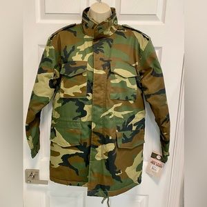 Rothco Camo M-65 Field Jacket (Woodland Camo).